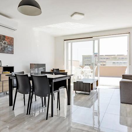 F12 Room 1, Private Room Two Single Beds Shared Bathroom In Shared Flat Msida Zewnętrze zdjęcie
