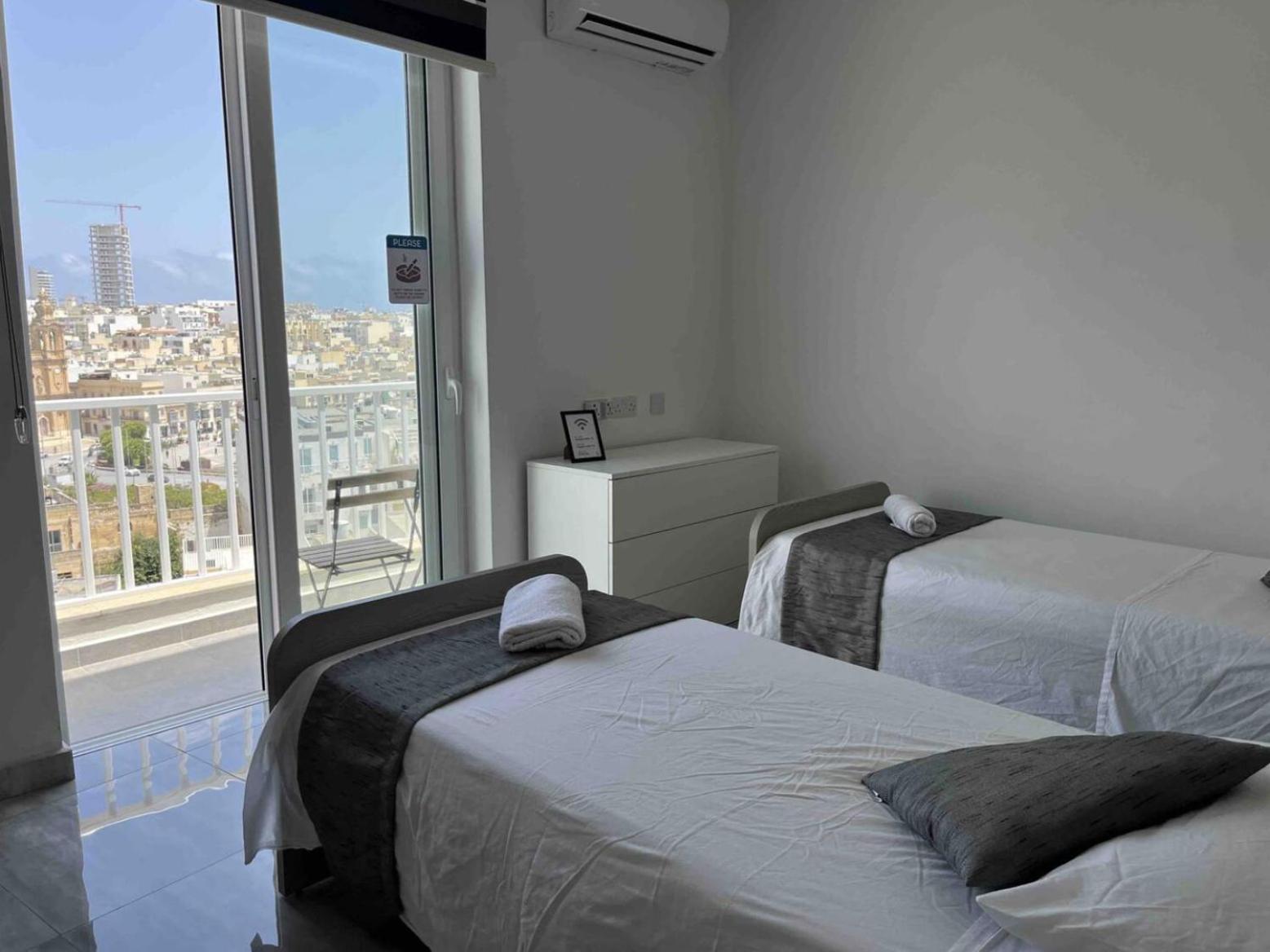 F12 Room 1, Private Room Two Single Beds Shared Bathroom In Shared Flat Msida Zewnętrze zdjęcie