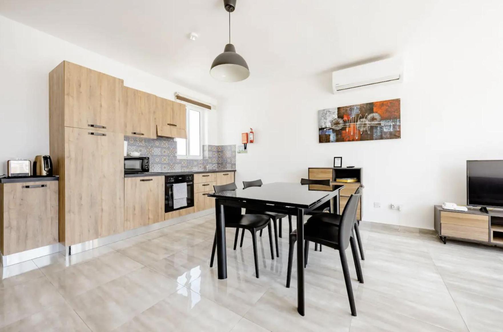 F12 Room 1, Private Room Two Single Beds Shared Bathroom In Shared Flat Msida Zewnętrze zdjęcie