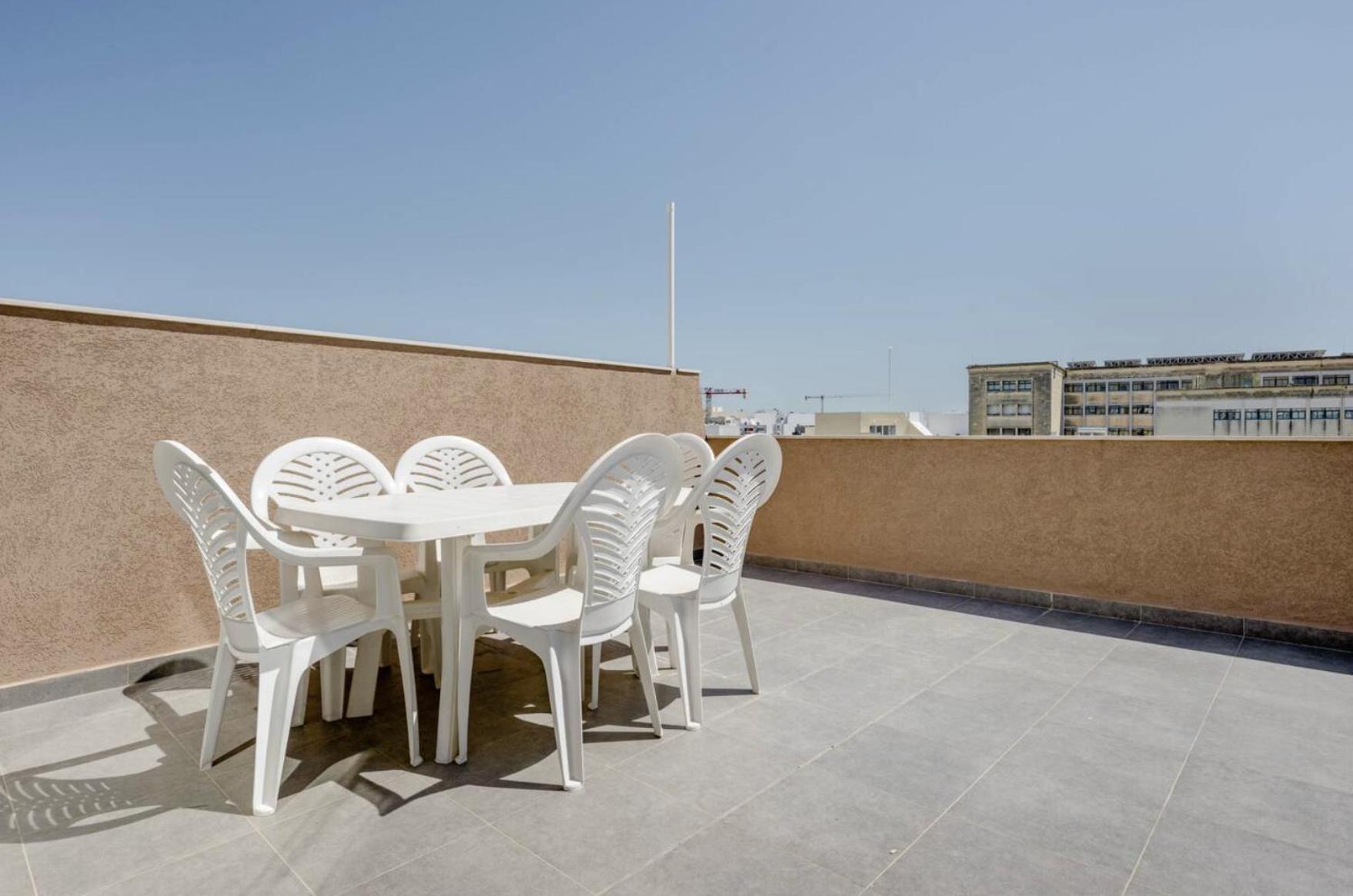 F12 Room 1, Private Room Two Single Beds Shared Bathroom In Shared Flat Msida Zewnętrze zdjęcie